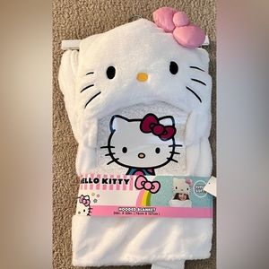 Hello Kitty white hooded blanket